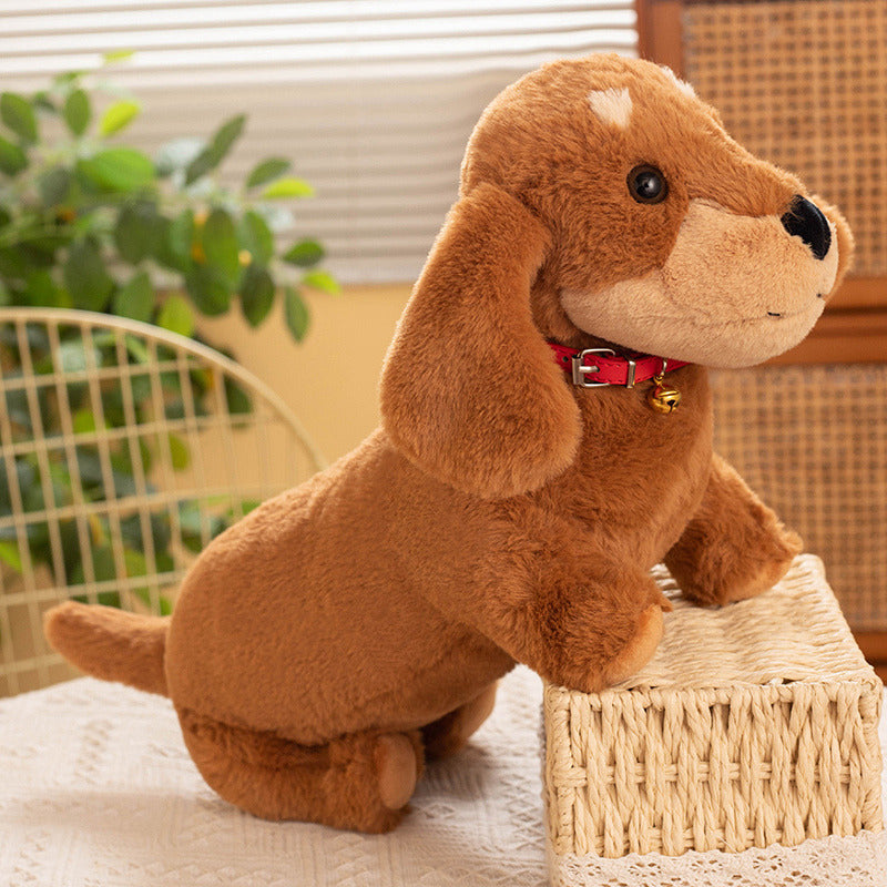 Peluche teckel coloré avec son collier rouge