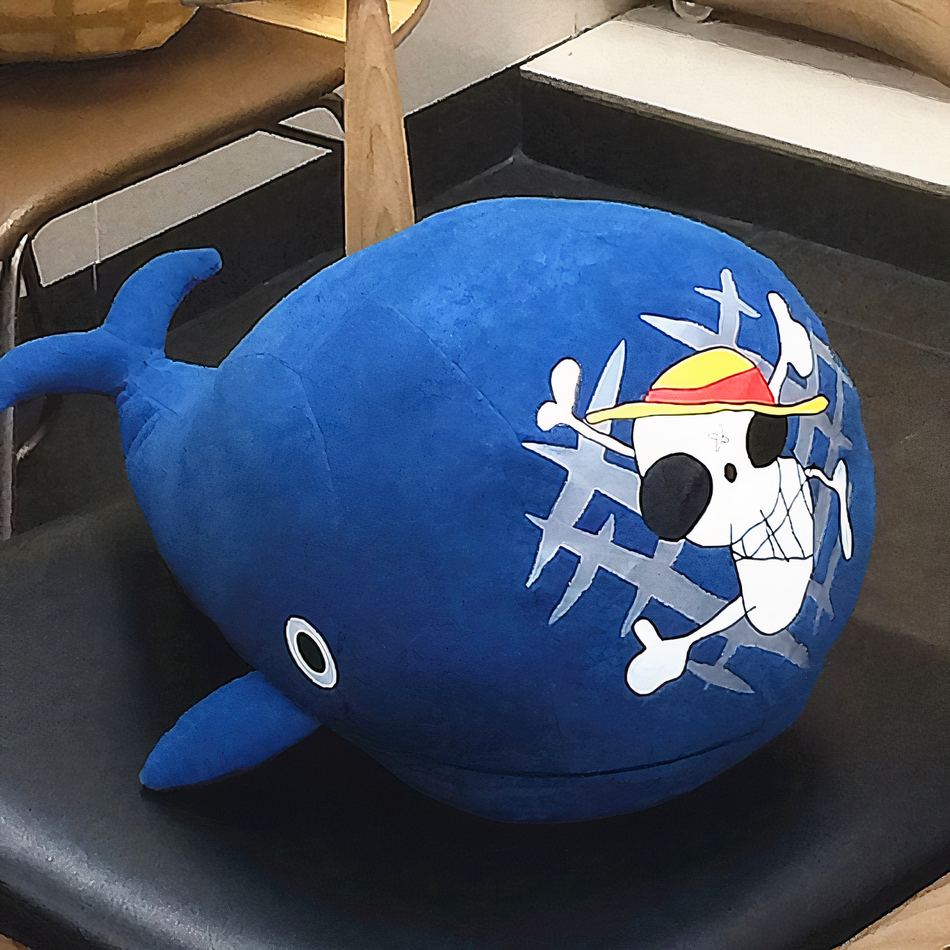 Peluche baleine Laboon douce One Piece câlin marin