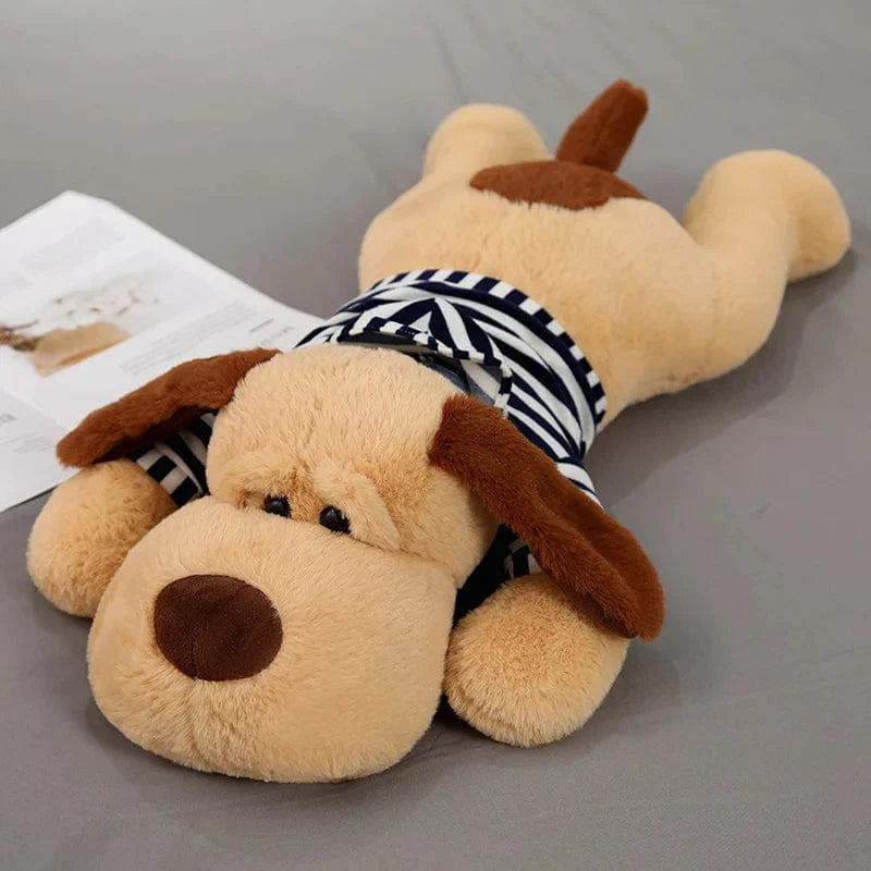 Peluche chien géant qui pote un t-shirt coloré
