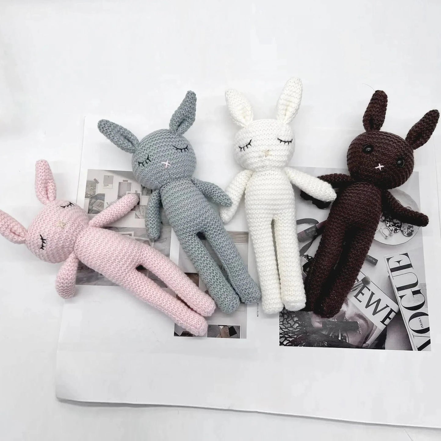 Peluche crochet lapin aux longues jambes