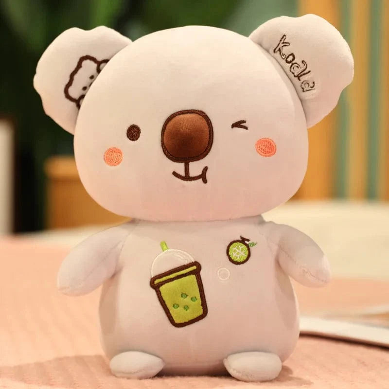 Peluche koala qui boit un bubble tea pomme