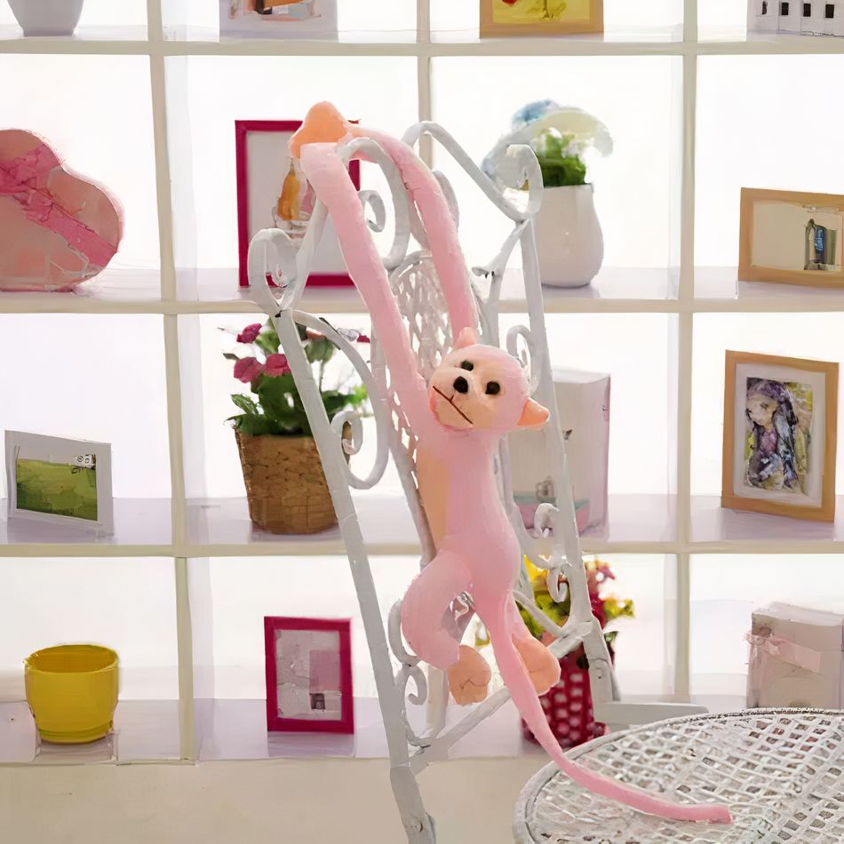 Peluche singe kawaii rose tendre longue queue douce
