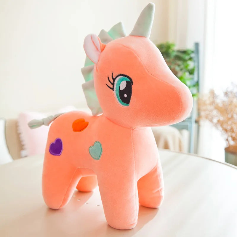 Peluche licorne multicolore avec des cœurs