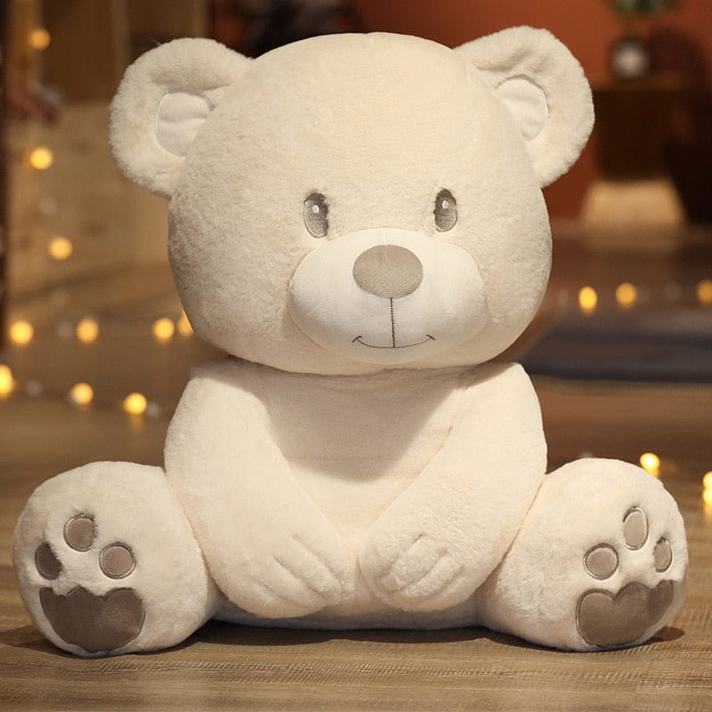 L'ours en peluche aux pattes douces et câlines