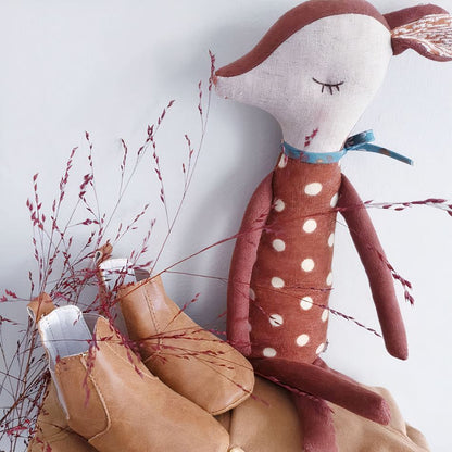 Peluche cerf doux hiver enfant câlin en velours