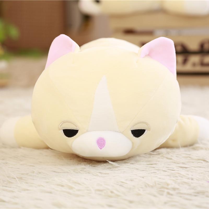 Peluche chat assoupi doux cocon confort maison