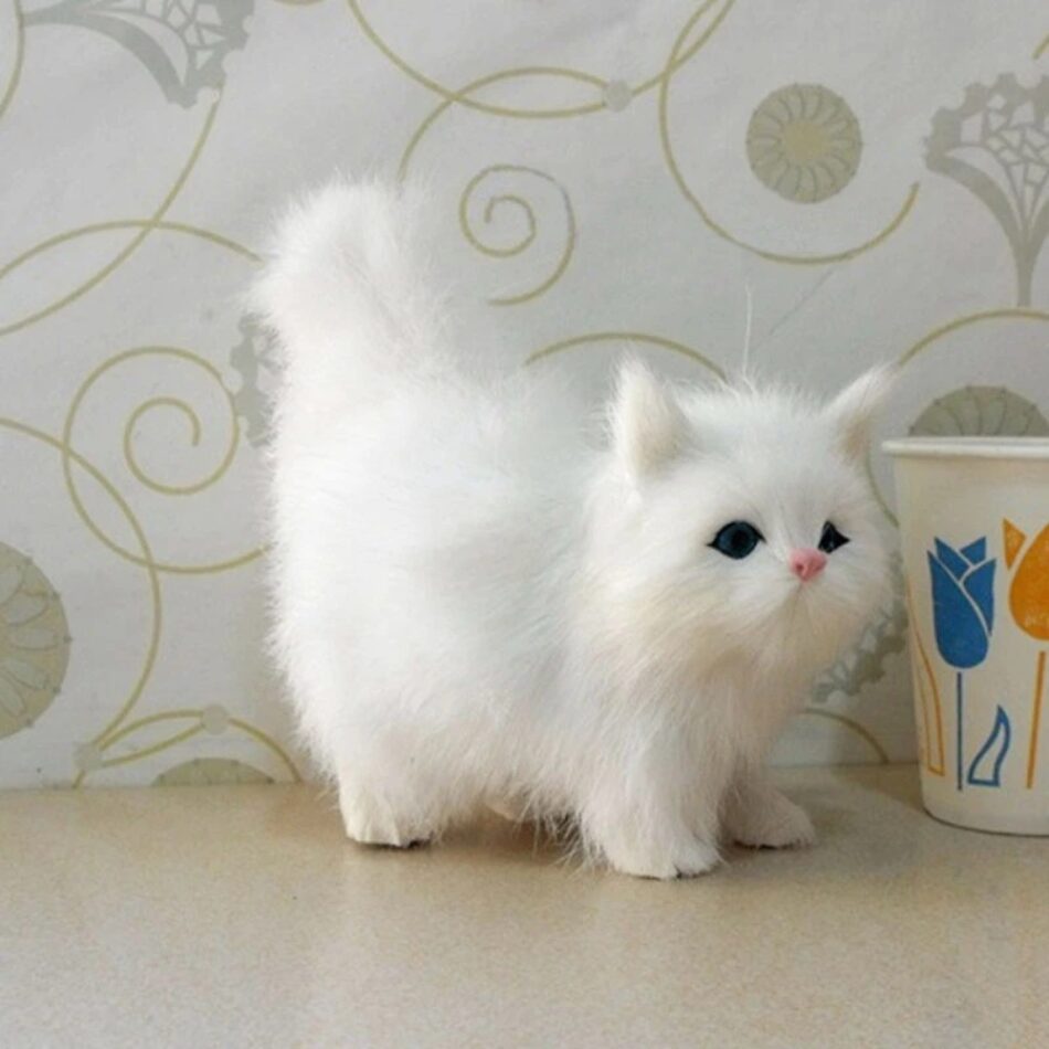 Peluche chat doux longs poils cocooning enfant