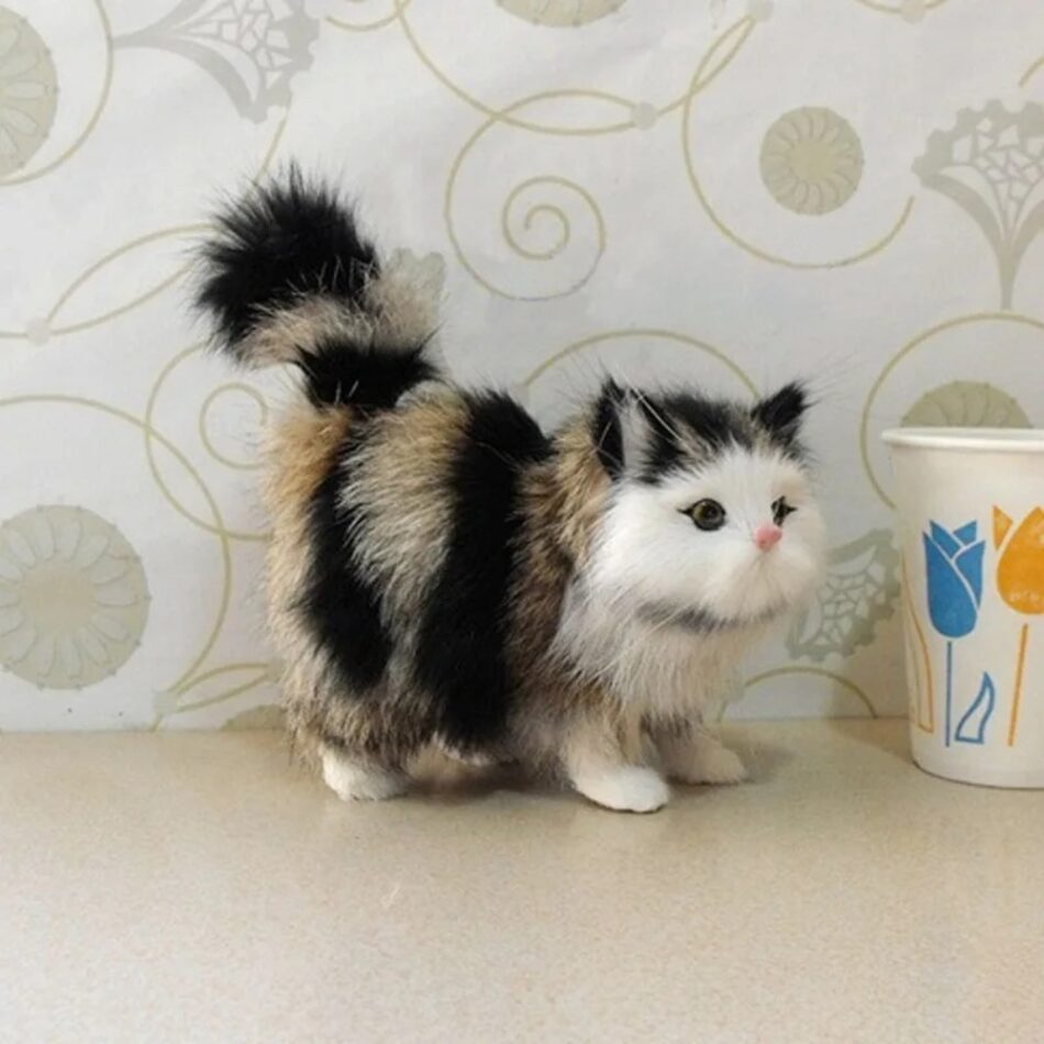 Peluche chat doux longs poils cocooning enfant
