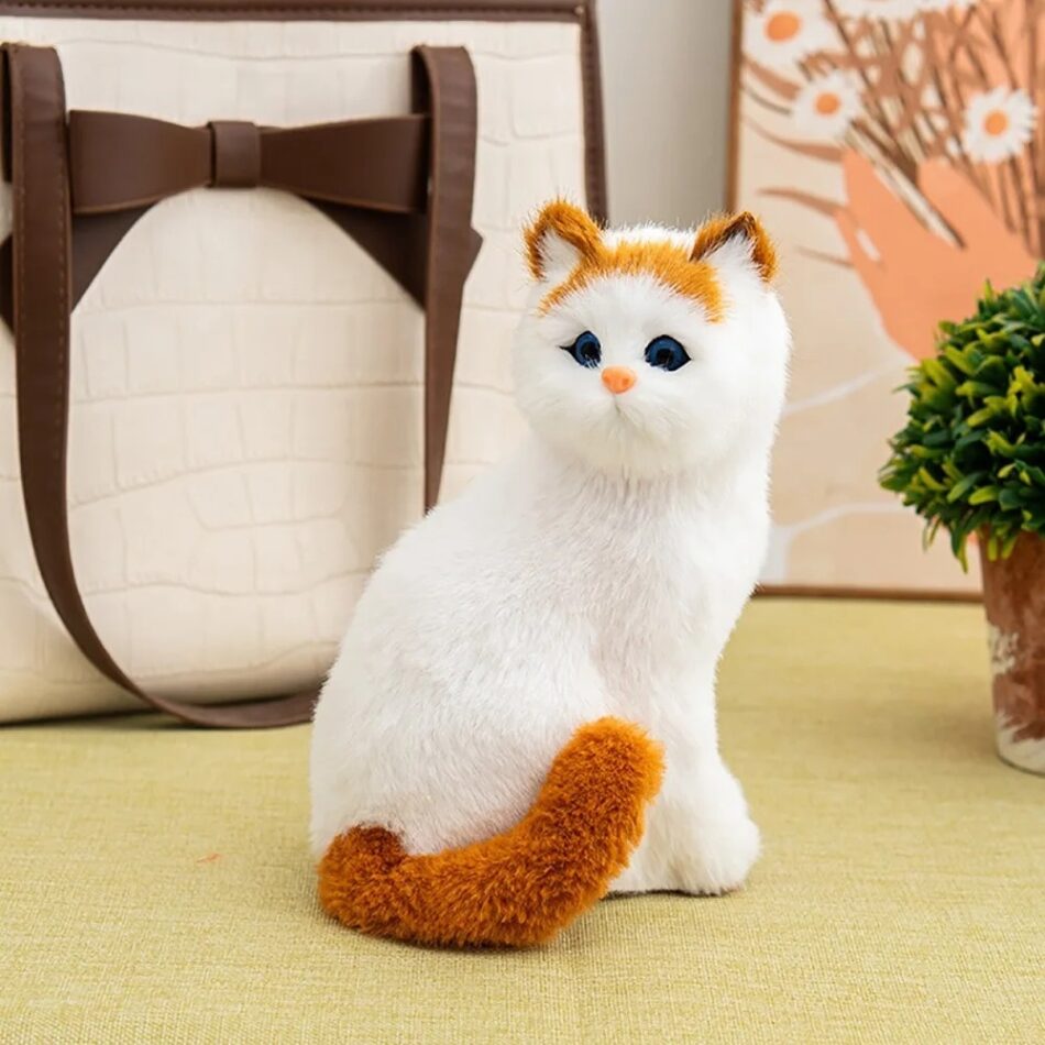 Peluche chat réaliste câlin doux compagnon maison