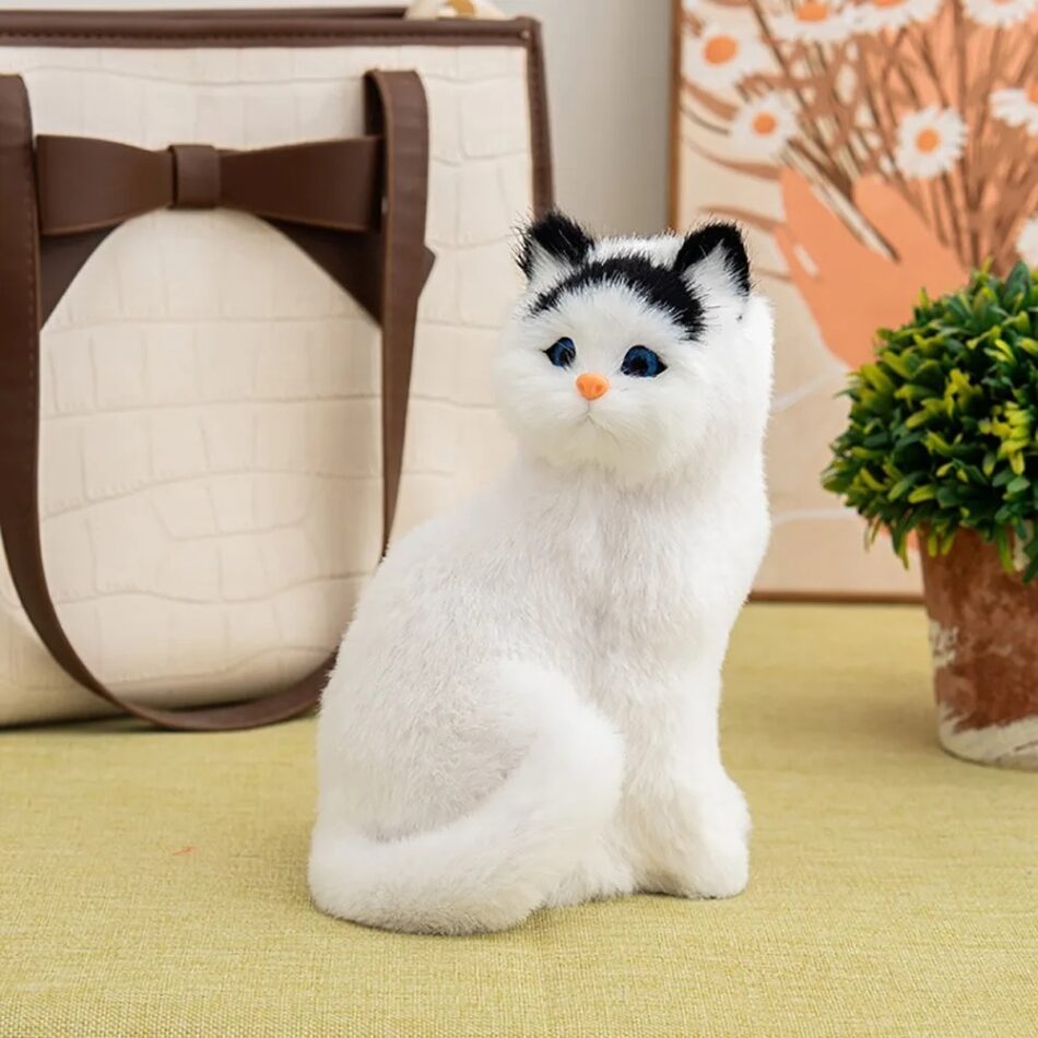 Peluche chat réaliste câlin doux compagnon maison