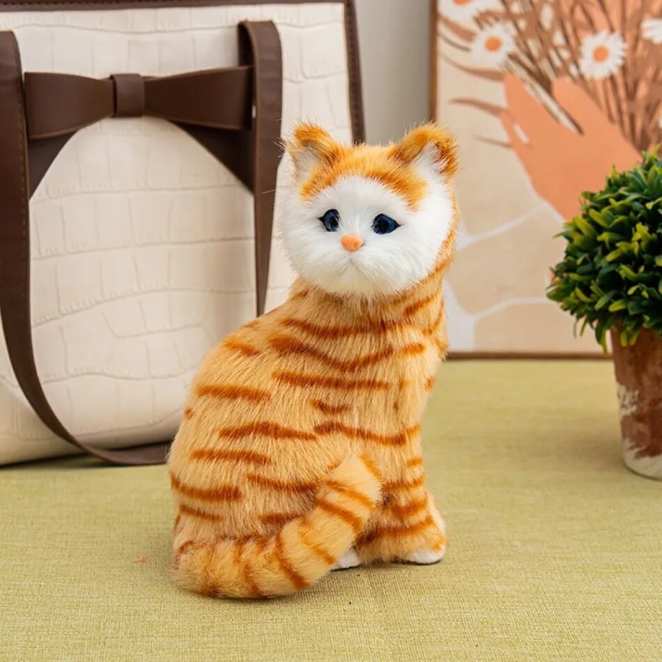 Peluche chat réaliste câlin doux compagnon maison