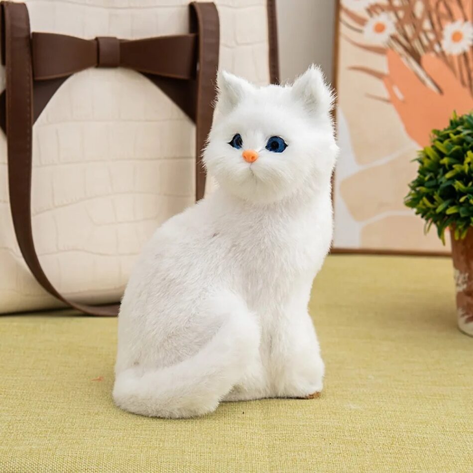 Peluche chat réaliste câlin doux compagnon maison