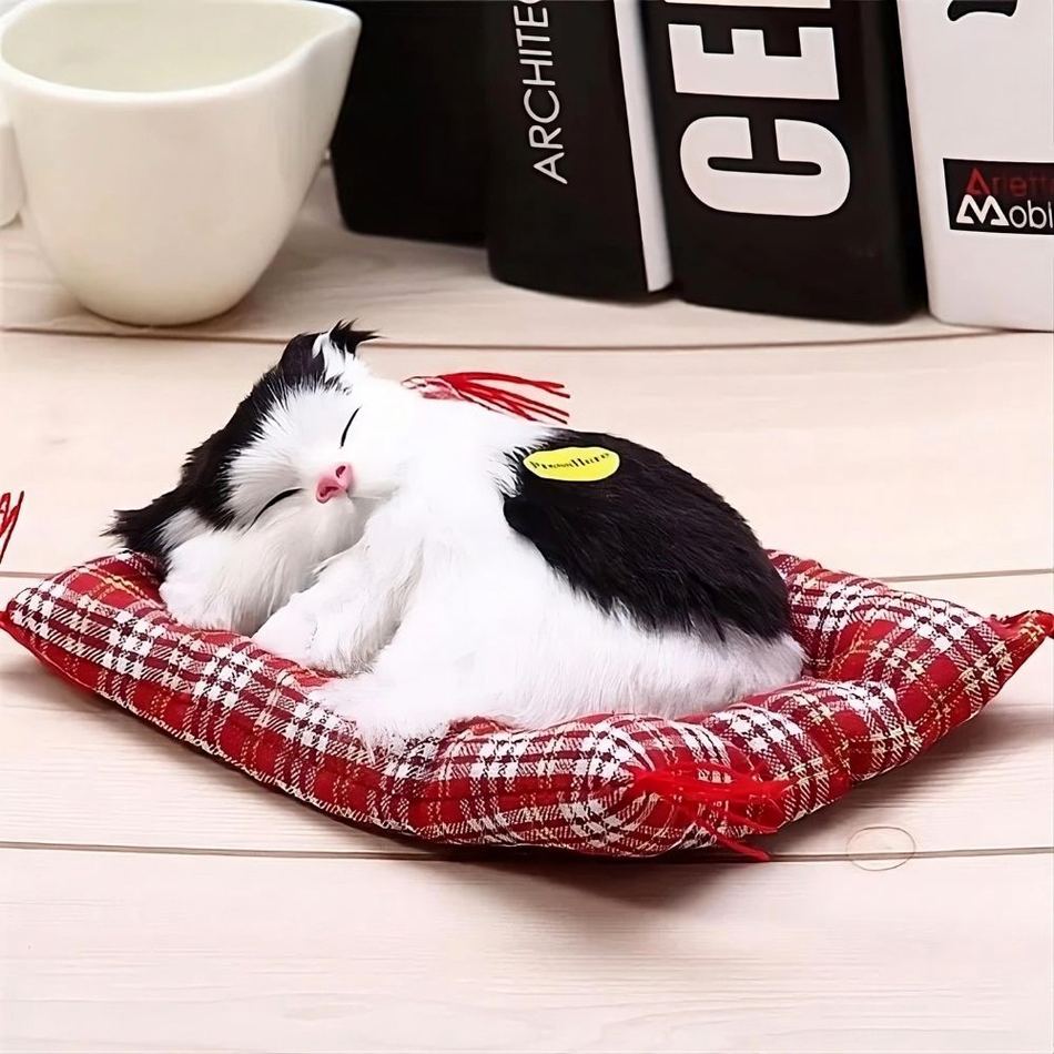 Peluche chat tigré gris doux sommeil cocooning maison