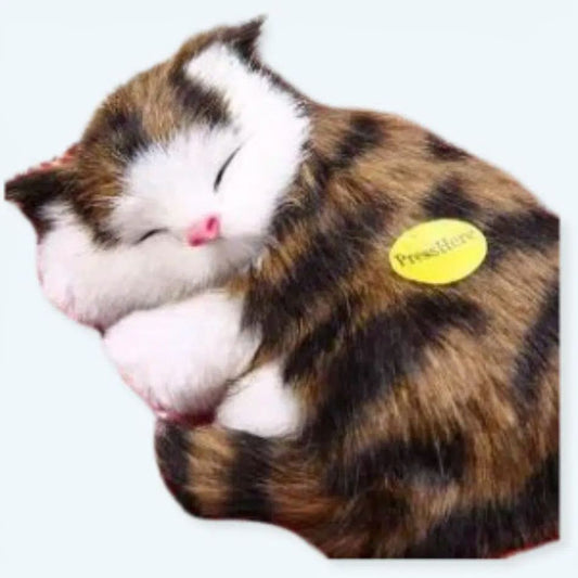 Peluche chat tigré marron endormi doux et câlin