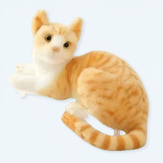 Peluche chat tigré orange douillet pour câlins chaleureux