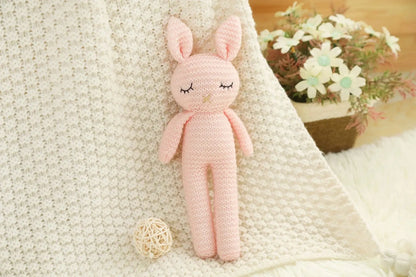 Peluche crochet lapin aux longues jambes