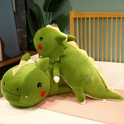 Peluche dinosaure avec un cœur sur la joue