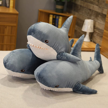 Peluche géante requin coloré aux belles dents