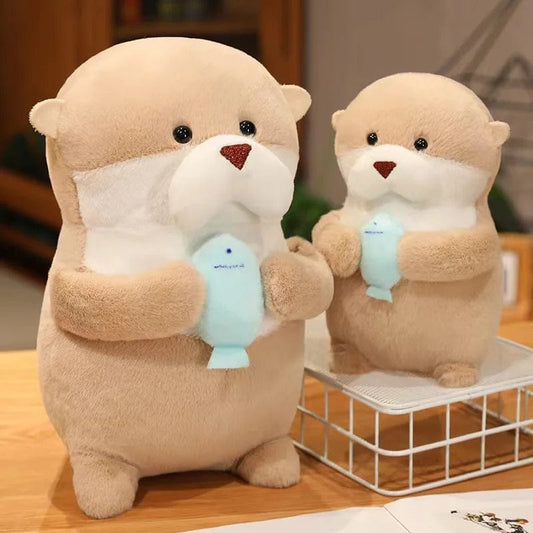 Peluche loutre tenant un poisson