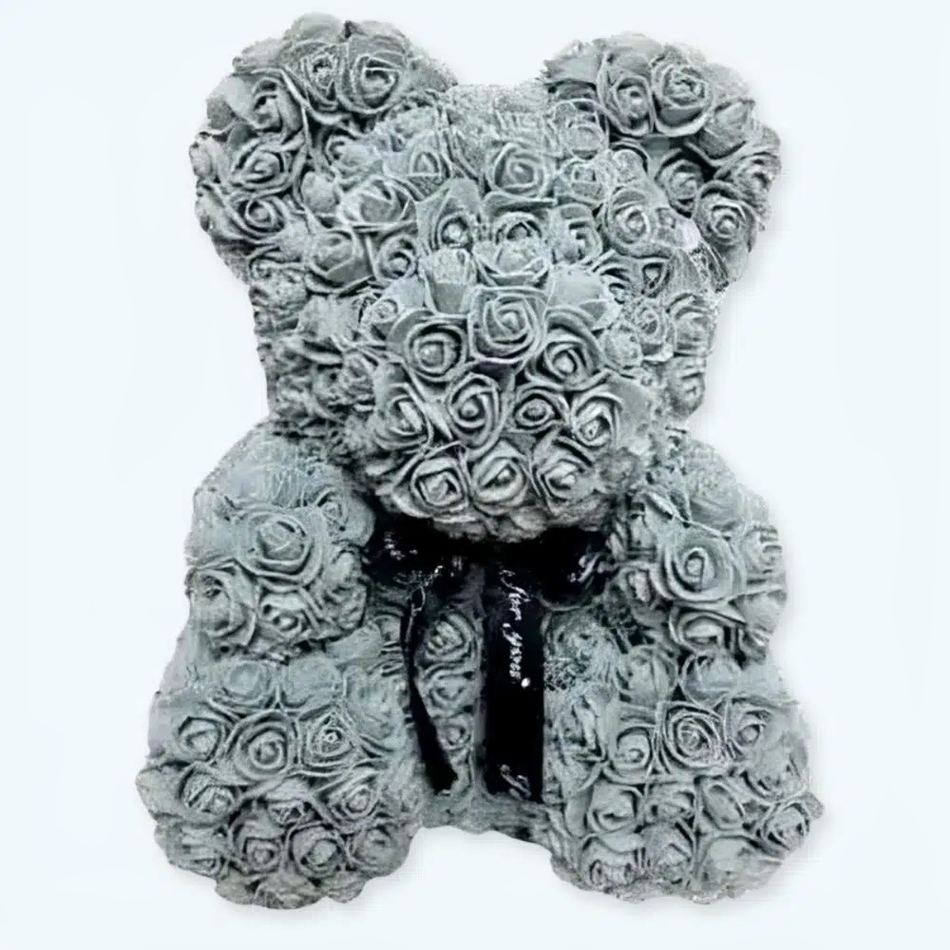 Peluche ours grise fleurie douce pour décor romantique