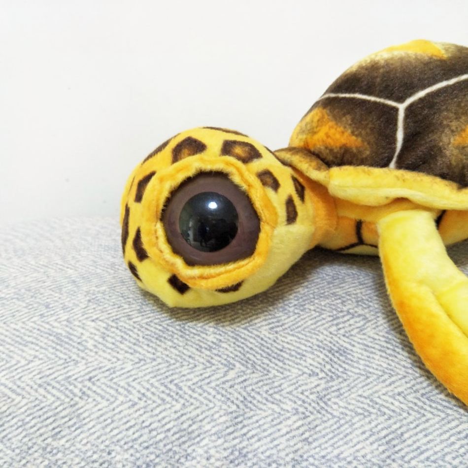 Peluche tortue grands yeux douce câline doudou enfant