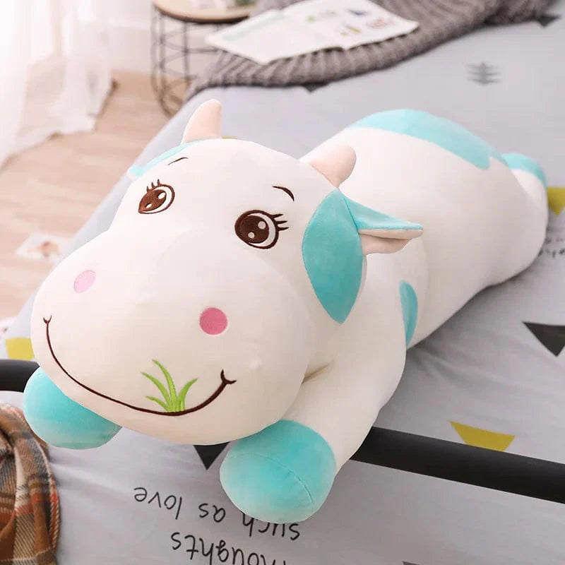 Peluche vache coloré qui broute de l'herbe